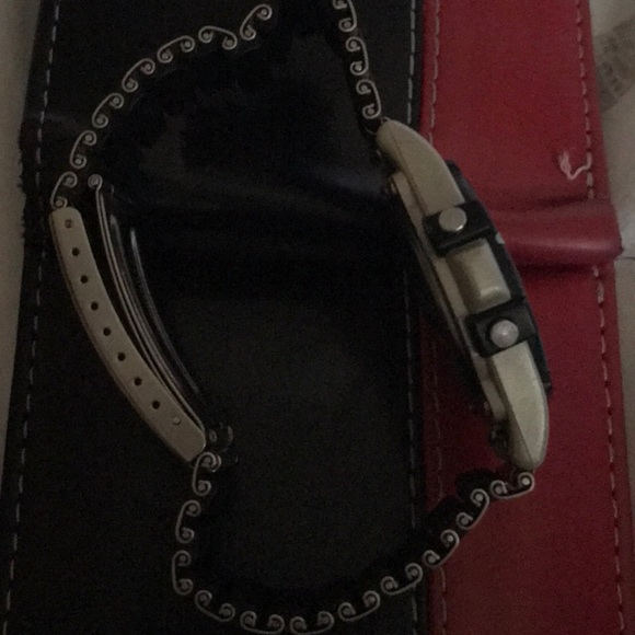 Watch - Picture 2 of 4